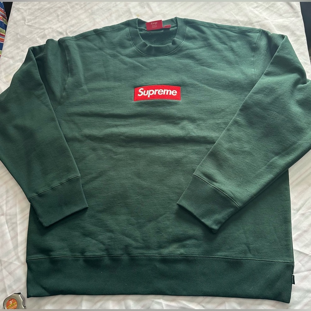 Supreme dark pine green boxy crew neck sweatshirt 
size X-Large NWOT